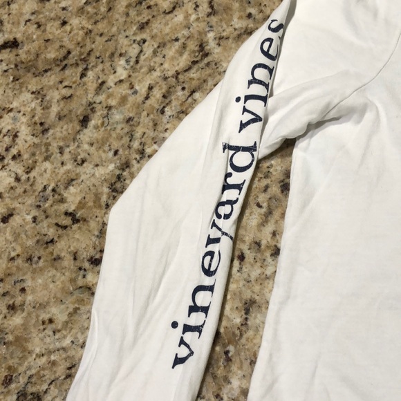 Vineyard Vines long sleeve - Picture 2 of 8